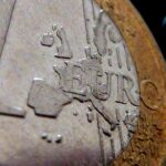 Monete da 1 euro con mappa errata, esemplari rari e preziosi collezionabili.