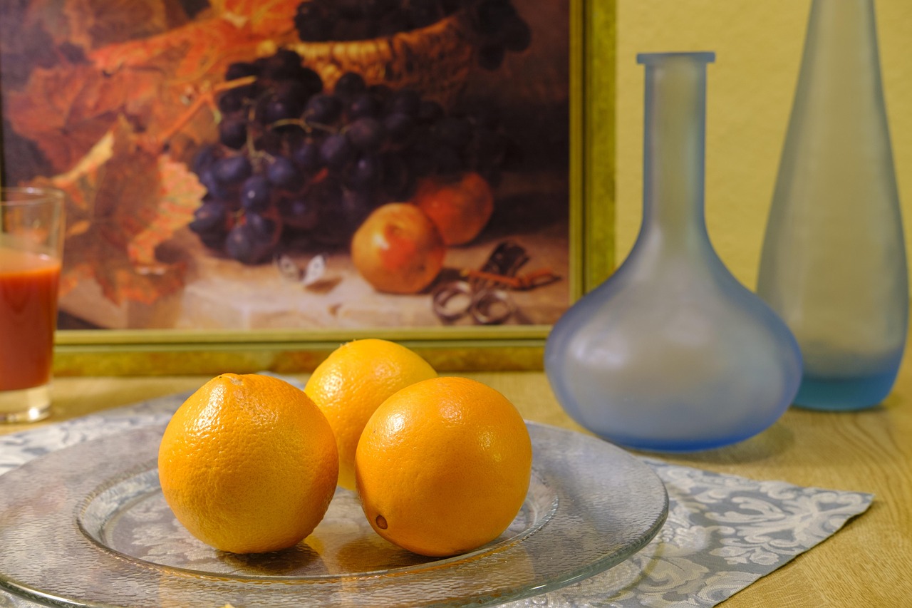 Bucce d'arancia nel vaso come rimedio naturale per combattere gli odori sgradevoli.